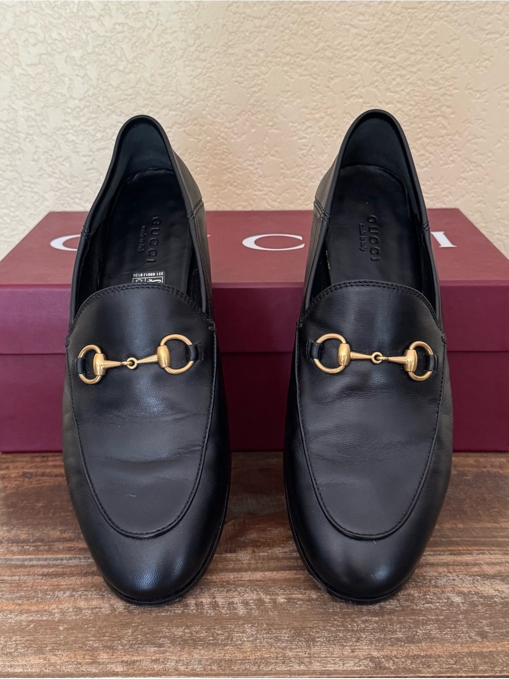Elegant Gucci Women’s Black Leather Horsebit Loafers